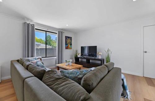 Bletchington House | Anson Abode - CBD Home, Modern Sophistication