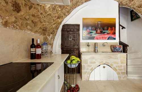 Old Town Rethymnon Apartment | Antonia's Red apartment deluxe with roof terrace - Old town view