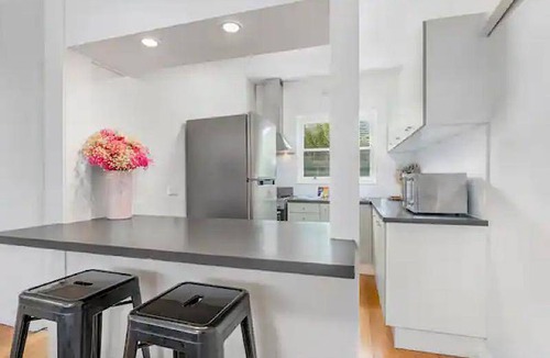 Hawthorn Apartment | Apartment ∙ 2 bedrooms ∙ 4 guests