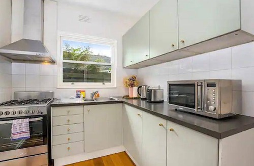 Hawthorn Apartment | Apartment ∙ 2 bedrooms ∙ 4 guests