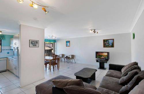 Magenta Shores Apartment | Apartment ∙ 2 bedrooms ∙ 4 guests