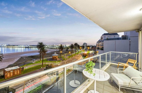 Port Melbourne Apartment | Apartment ∙ 3 bedrooms ∙ 6 guests