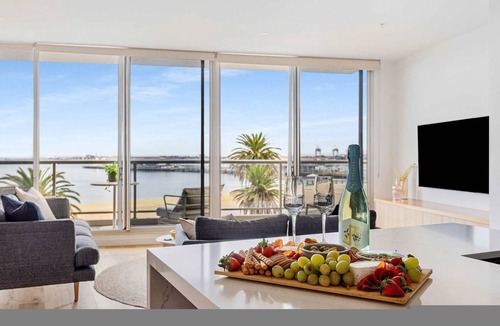 Port Melbourne Apartment | Apartment ∙ 3 bedrooms ∙ 6 guests