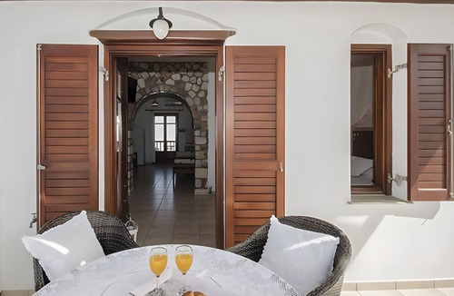 Pachena Apartment | Apartment 'Amfitriti' with Shared Garden, Wi-Fi and Air Conditioning