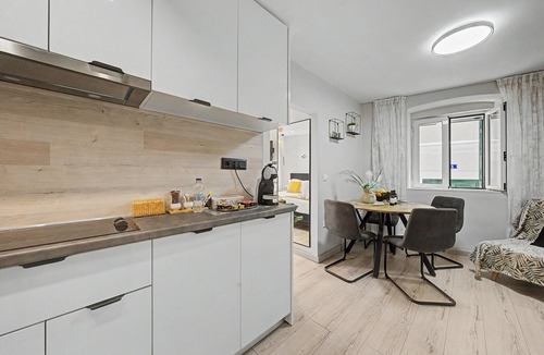 Old Town Apartment | Apartment 'Apus-apus Luxury' with Sea View, Wi-Fi and Air Conditioning