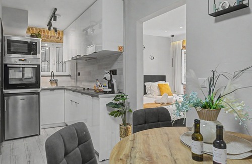 Old Town Apartment | Apartment 'Apus-apus Luxury' with Sea View, Wi-Fi and Air Conditioning