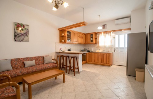Naxos Apartment | Apartment 'Bernie House 1' with Mountain View, Wi-Fi and Air Conditioning