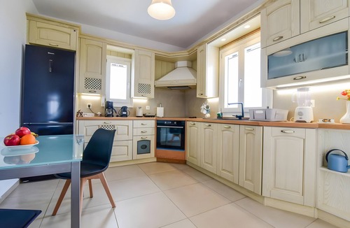 Vivlos Apartment | Apartment 'Daphne's Place' with Sea View, Wi-Fi and Air Conditioning