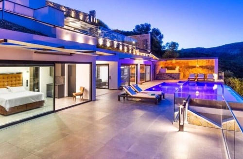 Nidri Apartment | Apartment "Desun Suites Golden" with Shared Pool, Sea View and Wi-Fi