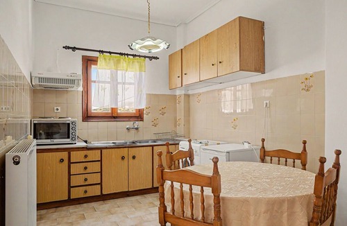 Mpatsi Apartment | Apartment 'Grand Seaside Loft' with Shared Garden and Wi-Fi