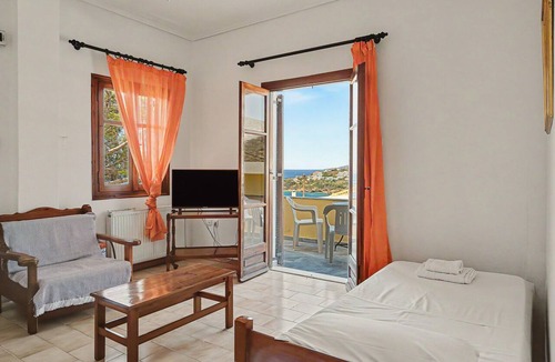 Mpatsi Apartment | Apartment 'Grand Seaside Loft' with Shared Garden and Wi-Fi
