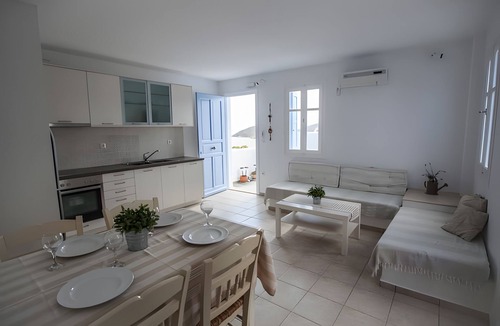 Livadi Apartment | Apartment 'Grand Two-Bedroom For 5' with Private Terrace, Wi-Fi and Air Conditioning