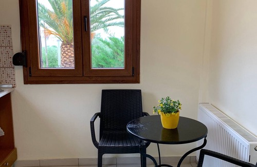 Koinira Apartment | Apartment 'Green Bay Thassos' with Balcony, Wi-Fi and Air Conditioning