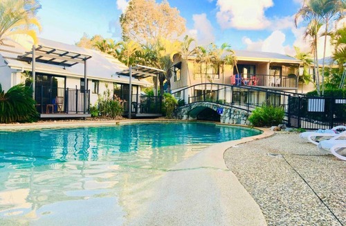 Noosaville Apartment | Apartment in 4* Resort - pool views - great location