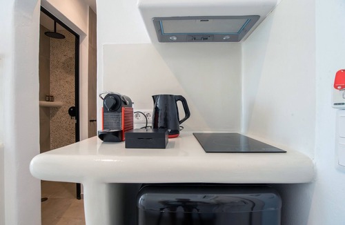Mikri Vigla Apartment | Apartment In A Hotel 'Naxos Earth Suites Deluxe Double' with Sea View, Wi-Fi and Air Conditioning