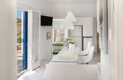 Koundouros Apartment | Apartment 'Konstantinos and Eleni's' with Sea View, Wi-Fi and Air Conditioning