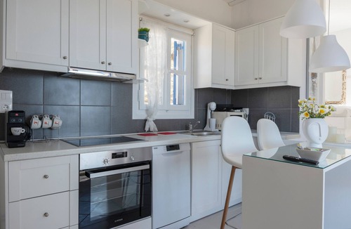 Koundouros Apartment | Apartment 'Konstantinos and Eleni's' with Sea View, Wi-Fi and Air Conditioning