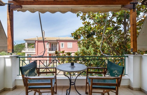 Kalamitsi Apartment | Apartment 'Lenia Studio 1' with Mountain View, Wi-Fi and Air Conditioning