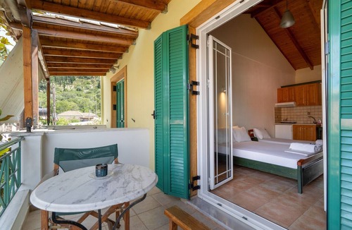 Kalamitsi Apartment | Apartment 'Lenia Studio 1' with Mountain View, Wi-Fi and Air Conditioning