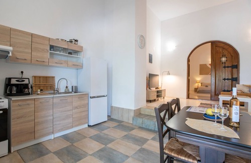 Paros Apartment | Apartment 'Maggano Paros 2' with shared terrace, Wi-Fi and air conditioning