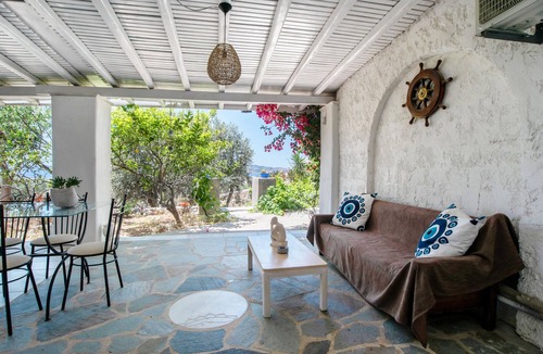 Paros Apartment | Apartment 'Maggano Paros 2' with shared terrace, Wi-Fi and air conditioning