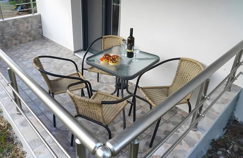 Dio-Olympos Apartment | Apartment 'Mareli Litochoro Luxury' with Mountain View, Wi-Fi and Air Conditioning