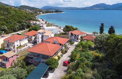 Nikiana Apartment | Apartment "Nikoleta 2" with Sea View, Terrace & Wi-Fi