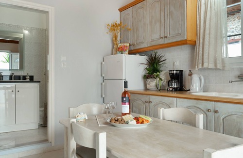 Panormos Apartment | Apartment 'No 5' with sea view, Wi-Fi and air conditioning