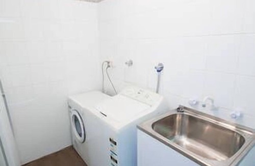 Fremantle Apartment | Apartment on Wray Avenue 1