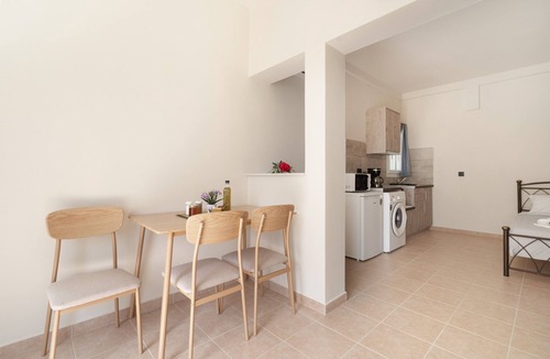 Sarlata Apartment | Apartment 'Panagis 2' with Mountain View, Wi-Fi and Air Conditioning