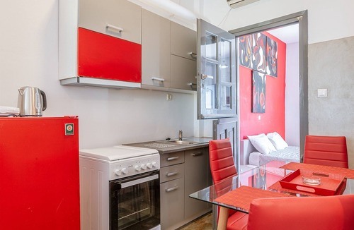 Agios Sostis Apartment | Apartment 'Porfira' with Private Garden, Wi-Fi and Air Conditioning