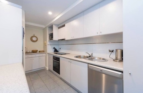 Scarborough Apartment | Apartment R113 - a secluded beachside retreat!