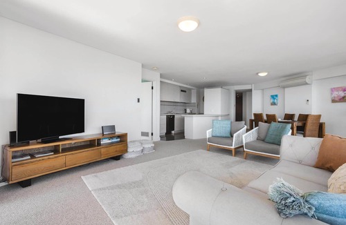 Scarborough Apartment | Apartment R306 - ultimate beachfront destination!