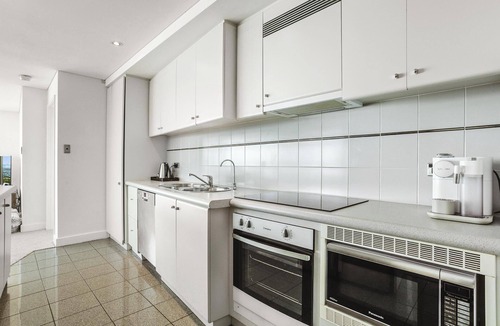 Scarborough Apartment | Apartment R306 - ultimate beachfront destination!