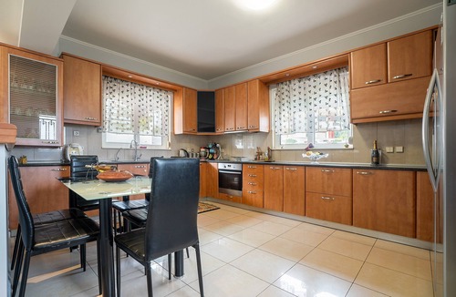 Asgourou House | Apartment 'Rafaela's House 2' with Shared Pool, Wi-Fi and Air Conditioning