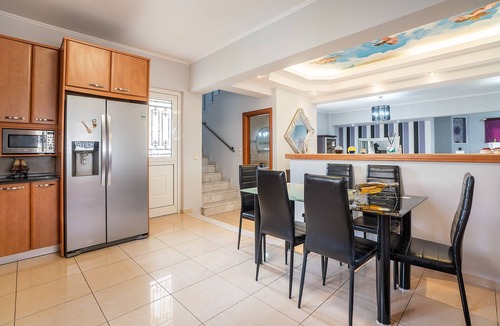 Asgourou House | Apartment 'Rafaela's House 2' with Shared Pool, Wi-Fi and Air Conditioning