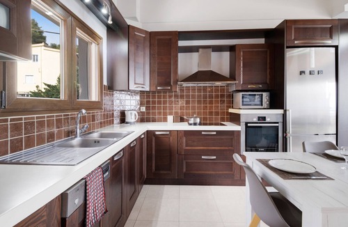 Frinion Apartment | Apartment 'Remvi House 1' with Sea View, Wi-Fi and Air Conditioning