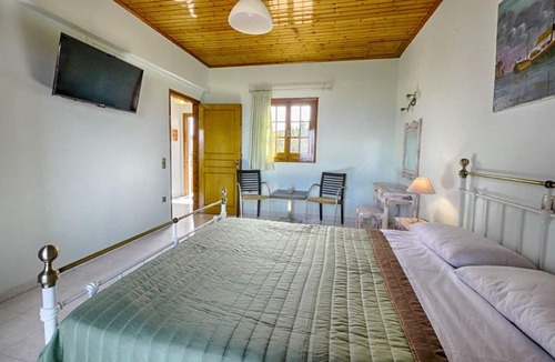 Almiros Beach Apartment | Apartment right on the beach with sea views on the north coast