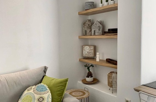 Old Town Naxos Apartment | Apartment 'Sofias House Fresh and Comfy' with Balcony, Wi-Fi and Air Conditioning