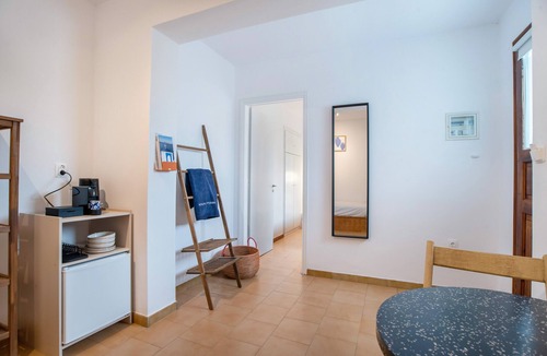 Parikia Apartment | Apartment 'Studio 4' with Shared Garden, Wi-Fi and Air Conditioning