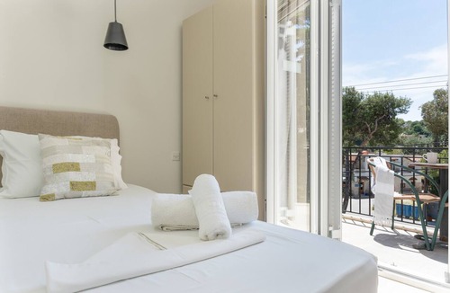 Panormos Apartment | Apartment 'Studio No 11' with Shared Pool, Wi-Fi and Air Conditioning
