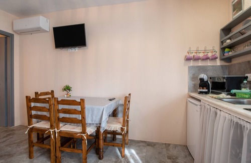 Engarai Apartment | Apartment 'Studios Kapsali 3' with Sea View, Wi-Fi and Air Conditioning