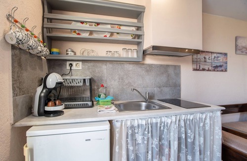 Galini Apartment | Apartment 'Studios Kapsali 1' with Sea View, Wi-Fi and Air Conditioning