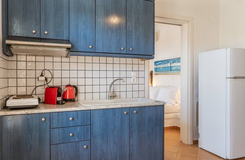 Kini Apartment | Apartment 'Suite No 2' with Sea View, Wi-Fi and Air Conditioning