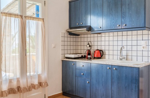 Kini Apartment | Apartment 'Suite No 2' with Sea View, Wi-Fi and Air Conditioning