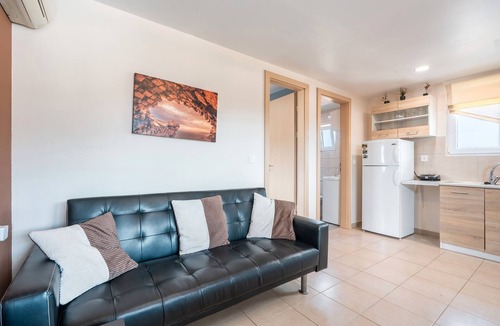 Pastida Apartment | Apartment 'Sunshine' with Sea View, Wi-Fi and Air Conditioning