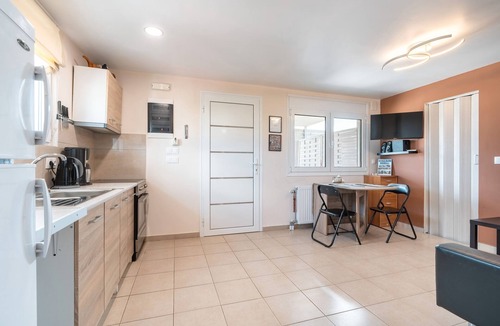 Pastida Apartment | Apartment 'Sunshine' with Sea View, Wi-Fi and Air Conditioning
