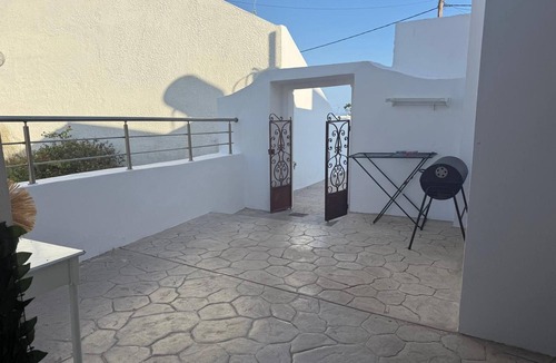 Gennadi Apartment | Apartment 'Traditional House 1925' with Sea View, Wi-Fi and Air Conditioning