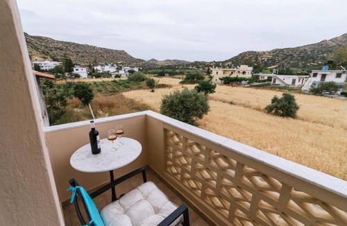 Matala Apartment | Apartment 'Tsaner' with Mountain View, Wi-Fi and Air Conditioning