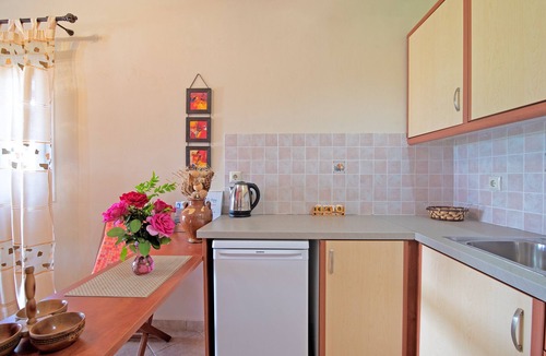 Messonghi Apartment | Apartment 'Villa Pepy Studio 2' close to the Beach with Garden & Wi-Fi